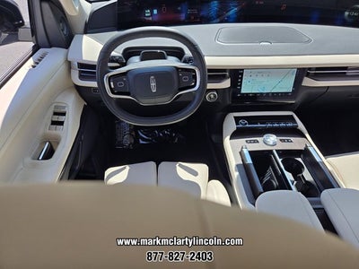 2027 Lincoln Navigator Premiere