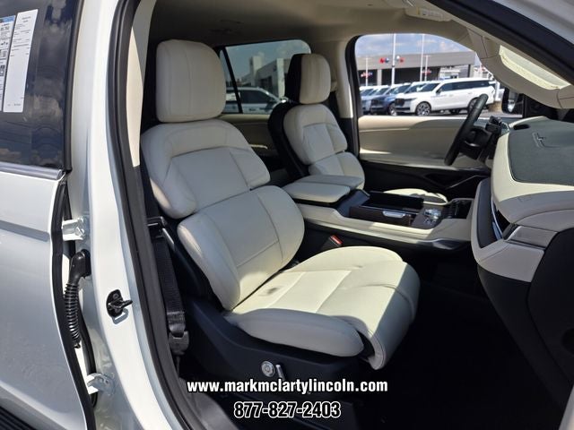 2027 Lincoln Navigator Premiere