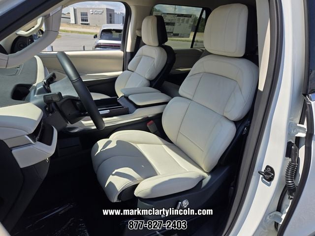 2027 Lincoln Navigator Premiere