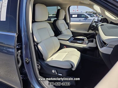 2027 Lincoln Navigator Premiere