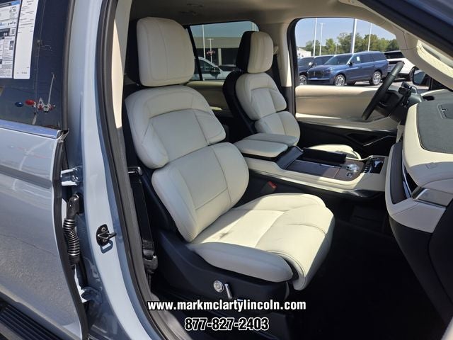 2027 Lincoln Navigator Premiere