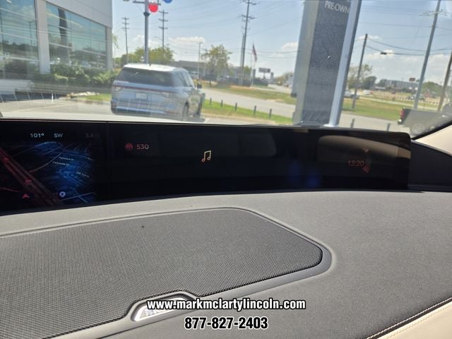 2027 Lincoln Navigator Premiere