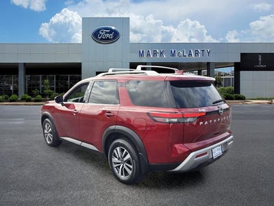 2024 Nissan Pathfinder SL