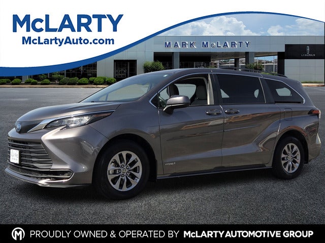 2021 Toyota Sienna LE 8 Passenger