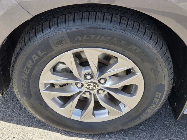 2021 Toyota Sienna LE 8 Passenger