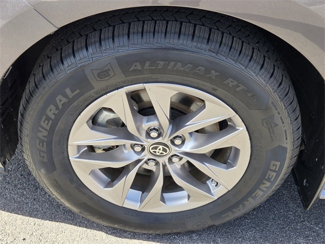 2021 Toyota Sienna LE 8 Passenger