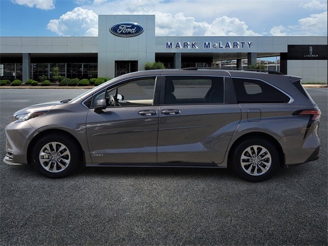 2021 Toyota Sienna LE 8 Passenger