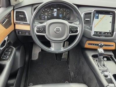 2022 Volvo XC90 T5 Momentum