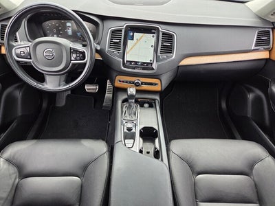 2022 Volvo XC90 T5 Momentum
