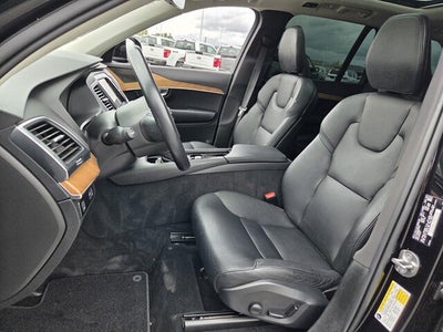 2022 Volvo XC90 T5 Momentum