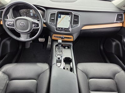 2022 Volvo XC90 T5 Momentum