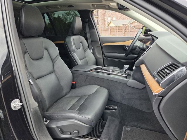 2022 Volvo XC90 T5 Momentum