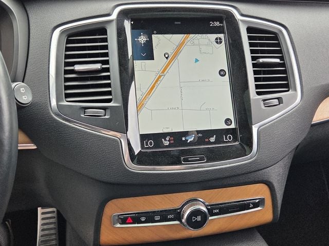 2022 Volvo XC90 T5 Momentum