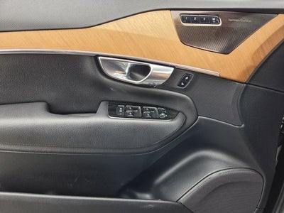2022 Volvo XC90 T5 Momentum