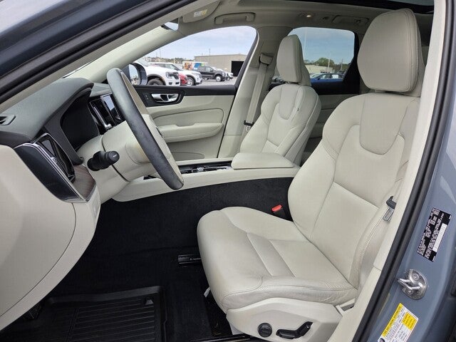 2022 Volvo XC60 B5 Momentum
