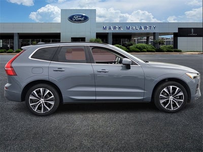 2022 Volvo XC60 B5 Momentum