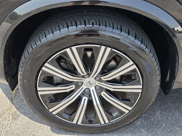 2023 Volvo XC90 B5 Plus