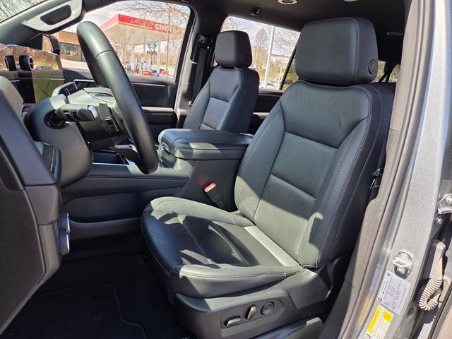 2025 Chevrolet Suburban LT