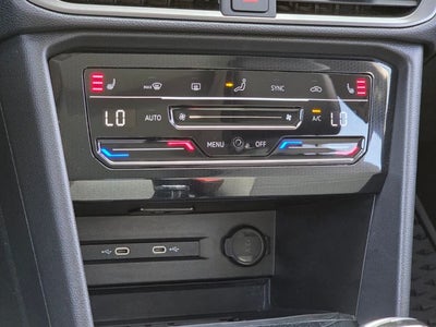 2025 Volkswagen Taos 1.5T SE Black