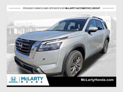 2024 Nissan Pathfinder SV