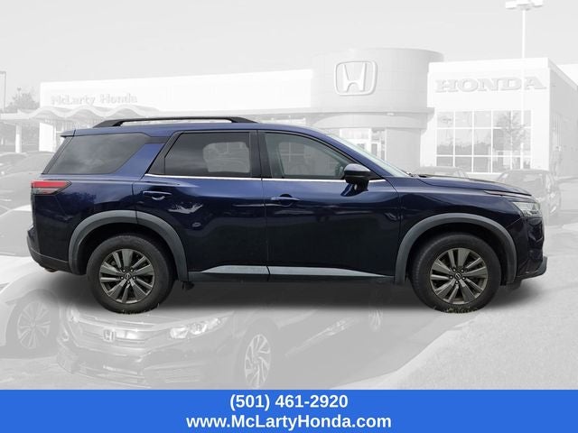 2022 Nissan Pathfinder SV