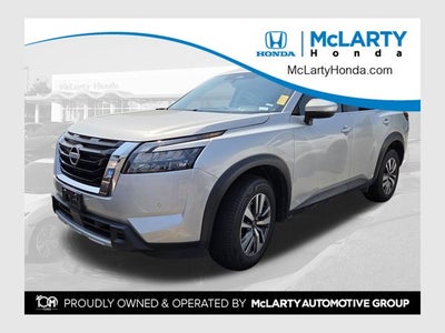 2025 Nissan Pathfinder SL