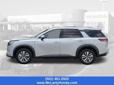 2025 Nissan Pathfinder SL
