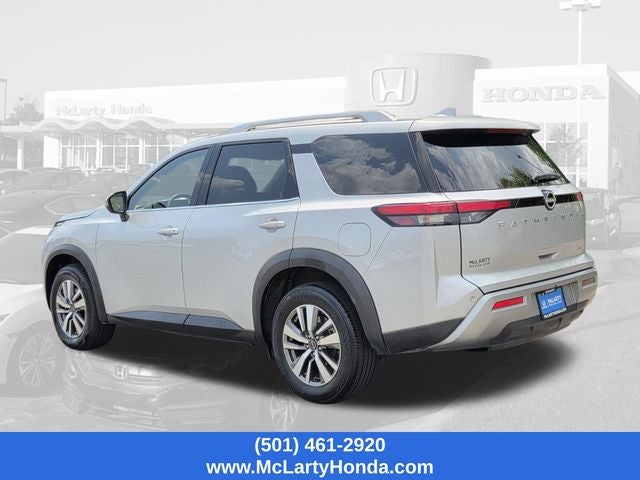 2025 Nissan Pathfinder SL