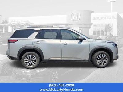 2025 Nissan Pathfinder SL