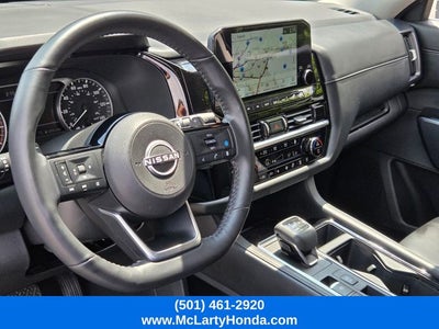 2025 Nissan Pathfinder SL