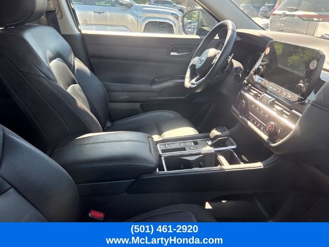 2025 Nissan Pathfinder SL