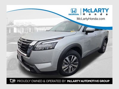 2025 Nissan Pathfinder SL