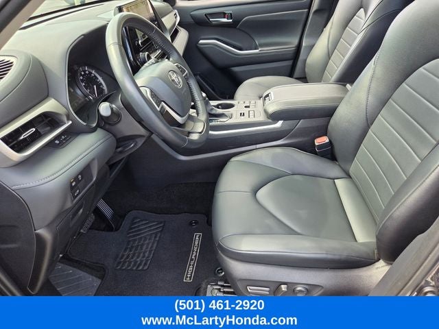 2025 Toyota Highlander XLE
