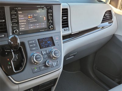 2020 Toyota Sienna XLE