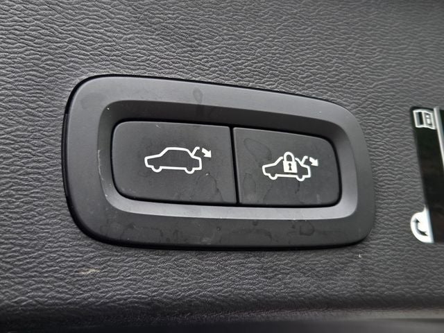 2020 Volvo XC40 R-Design