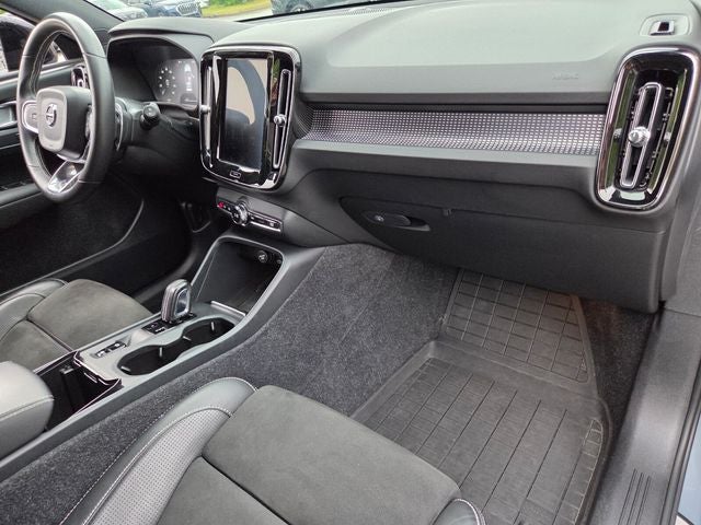 2020 Volvo XC40 R-Design