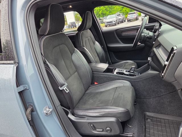 2020 Volvo XC40 R-Design