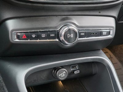 2020 Volvo XC40 R-Design