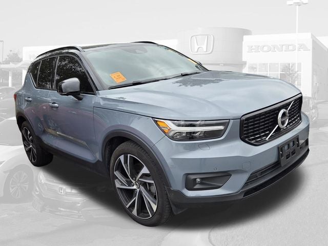 2020 Volvo XC40 R-Design