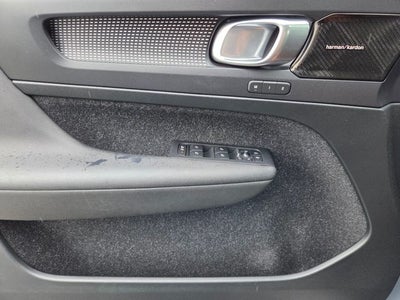 2020 Volvo XC40 R-Design