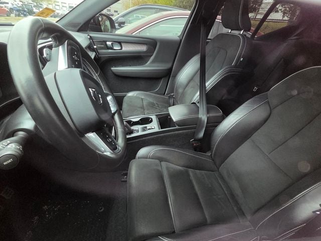 2020 Volvo XC40 R-Design