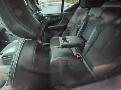 2020 Volvo XC40 R-Design