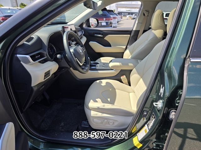 2025 Toyota Highlander Hybrid XLE