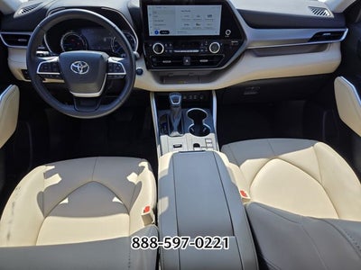 2025 Toyota Highlander Hybrid XLE