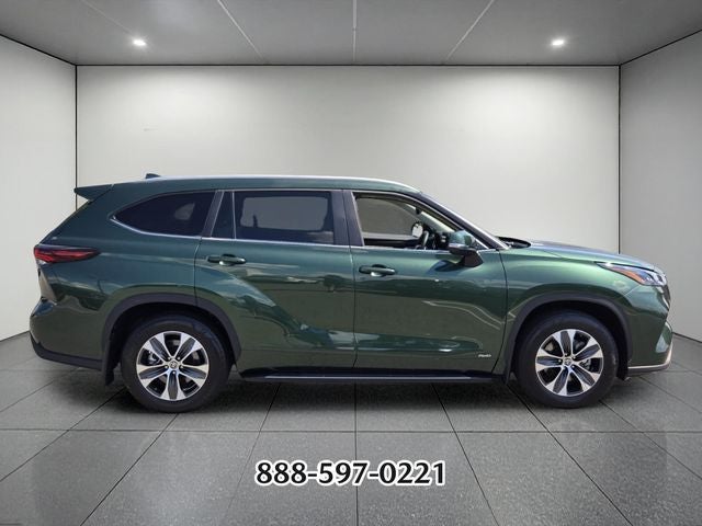 2025 Toyota Highlander Hybrid XLE