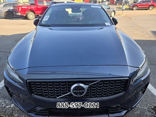 2024 Volvo S60 B5 Plus Dark Theme