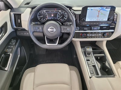 2023 Nissan Pathfinder SL