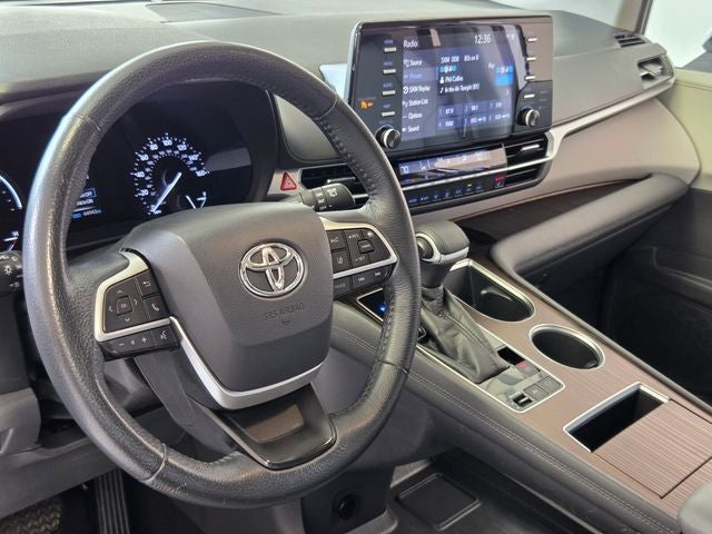 2022 Toyota Sienna XLE 8 Passenger