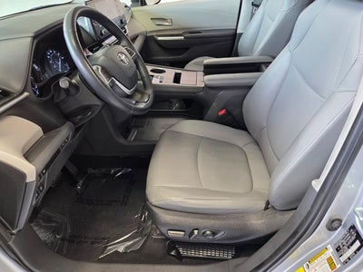 2022 Toyota Sienna XLE 8 Passenger