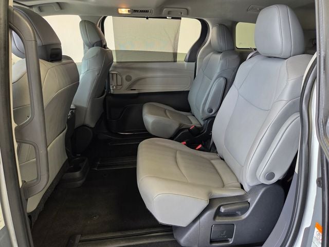 2022 Toyota Sienna XLE 8 Passenger